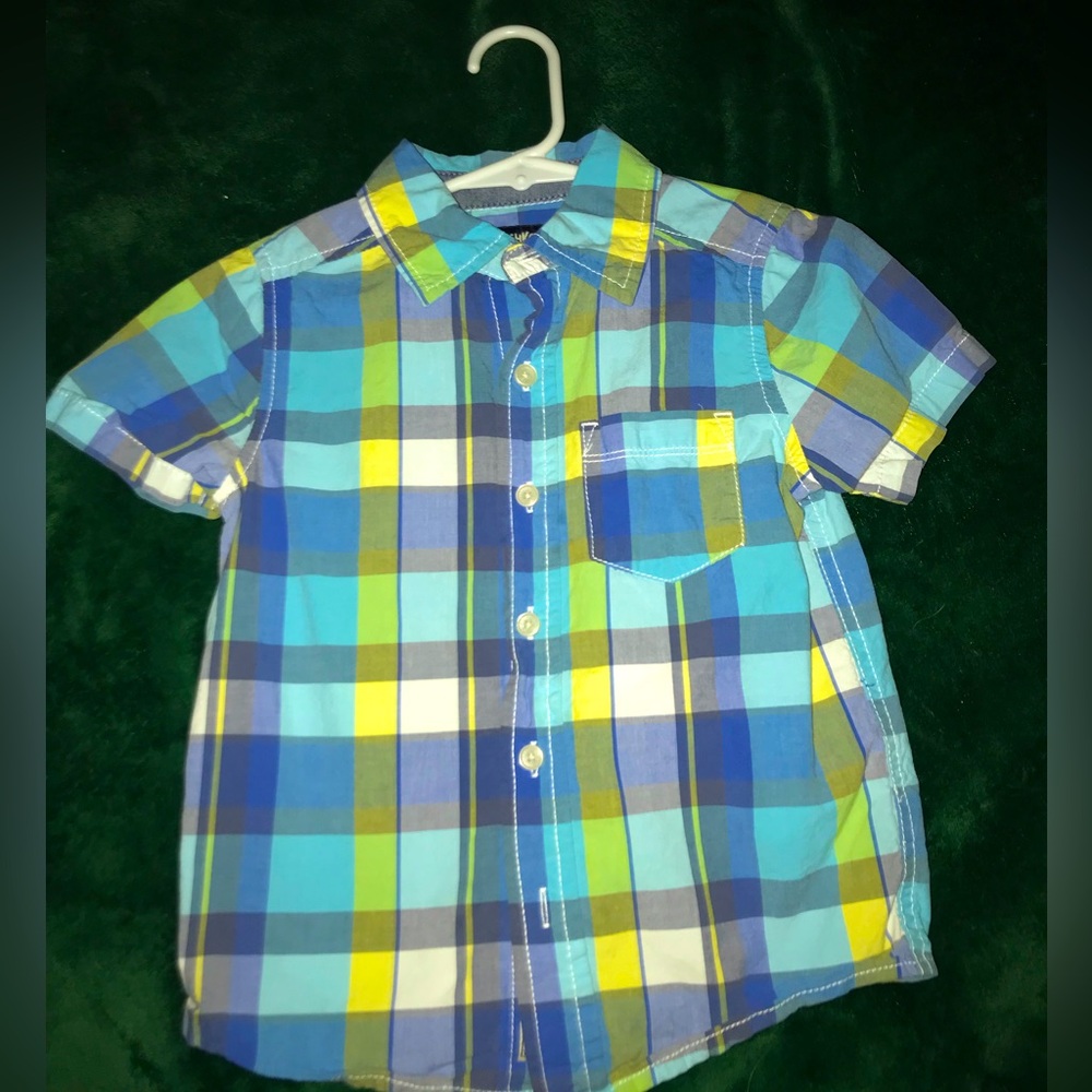Kids OshKosh button up shirt size 4/5. Like new